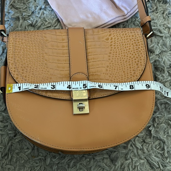 Radley London British Tan crossbody bag with gold hardware - Picture 8 of 10